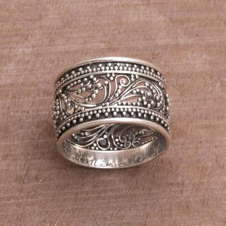 Hollow Ivy Silvered Ring