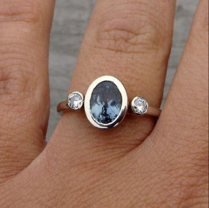 Vintage Rounded Blue Silver Glass Ring