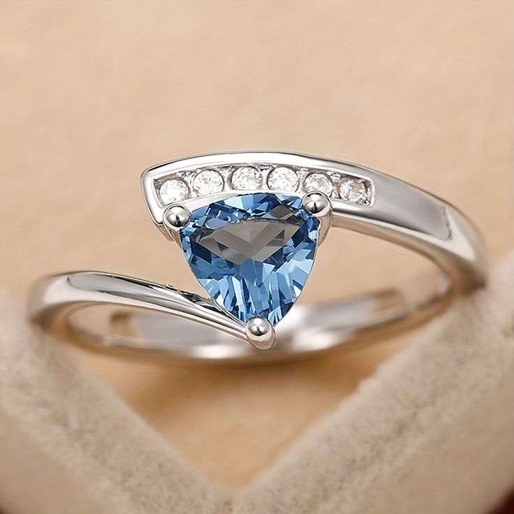 Vintage Elegant Blue Crystal Silver Ring