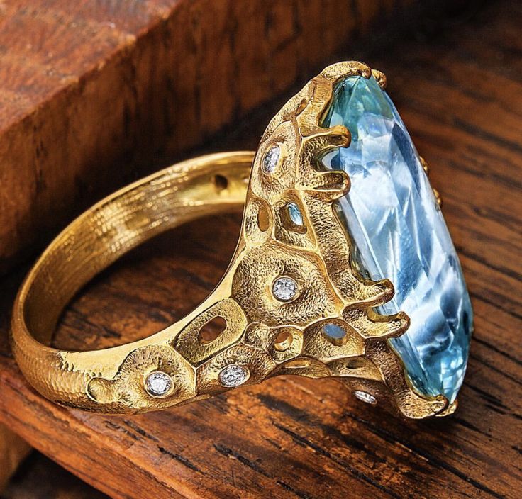 Vintage Inlaid Blue Stone Gold Forged Ring