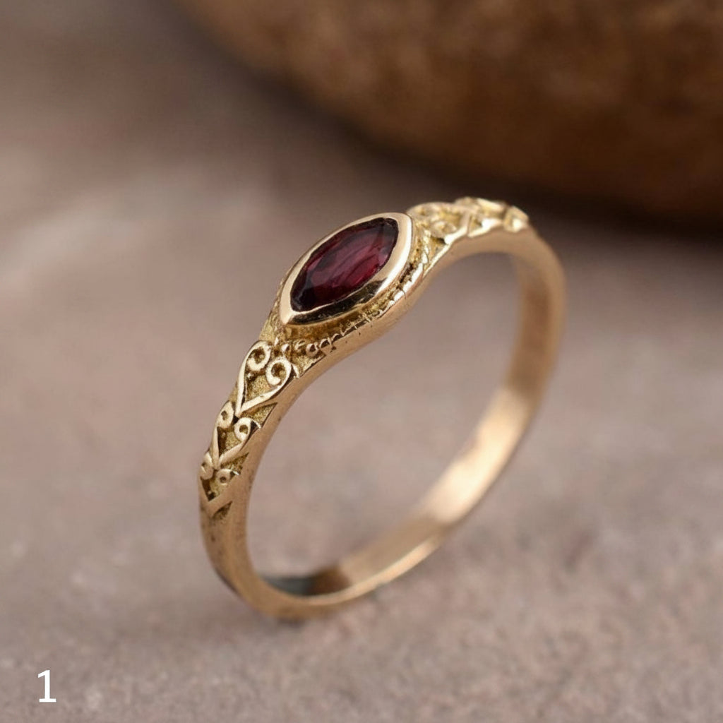 Vintage Red Inlaid Stone Gold Ring