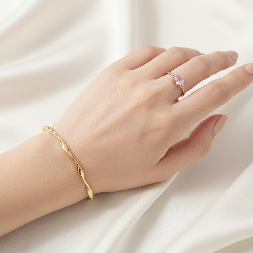 Elegant Chain Bracelet in Gold