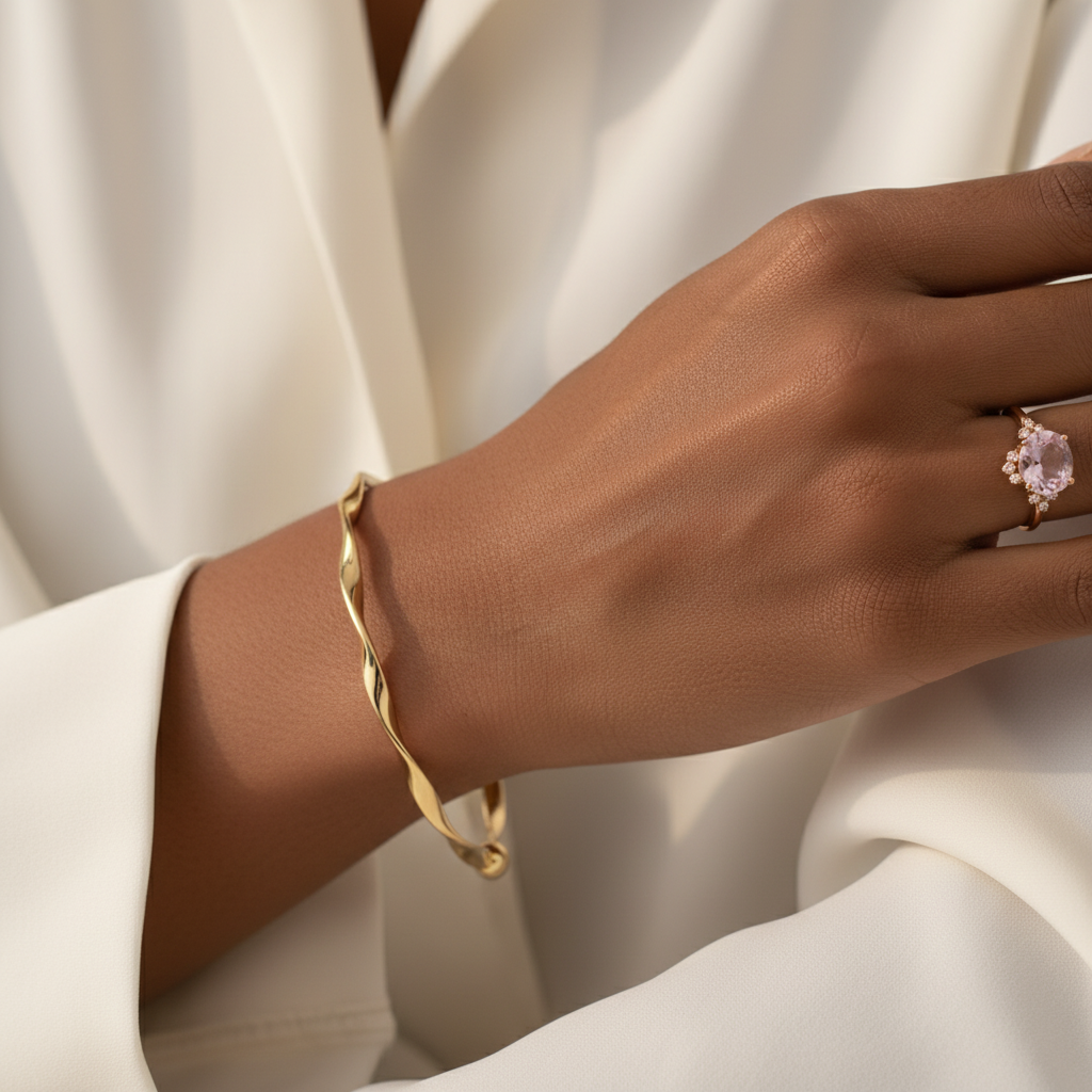 Elegant Chain Bracelet in Gold