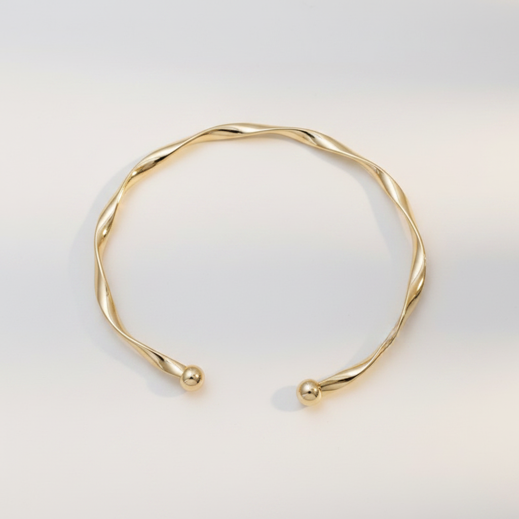 Elegant Chain Bracelet in Gold