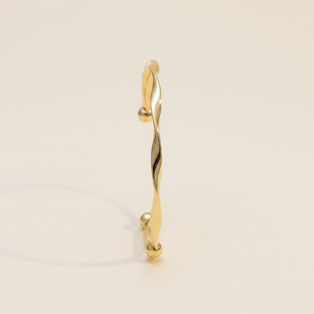 Elegant Chain Bracelet in Gold