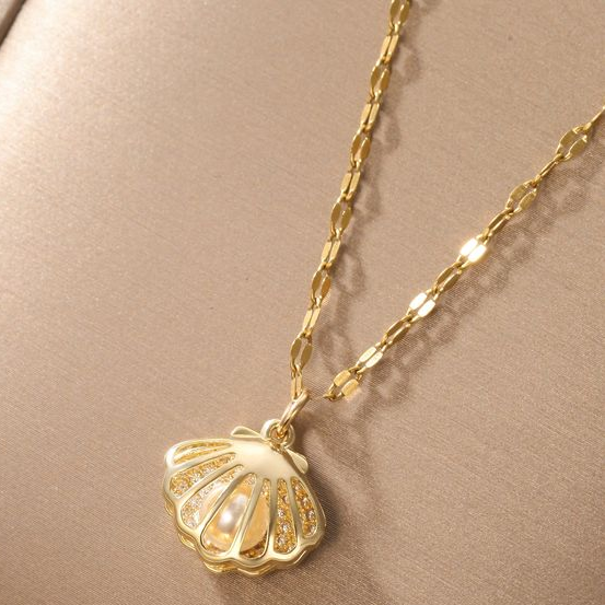 Shell Pearl Pendant Necklace in Silver